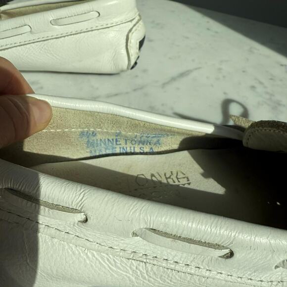 Minnetonka Classic Leather Driver Moccasins White Made in USA Women’s - Picture 7 of 7